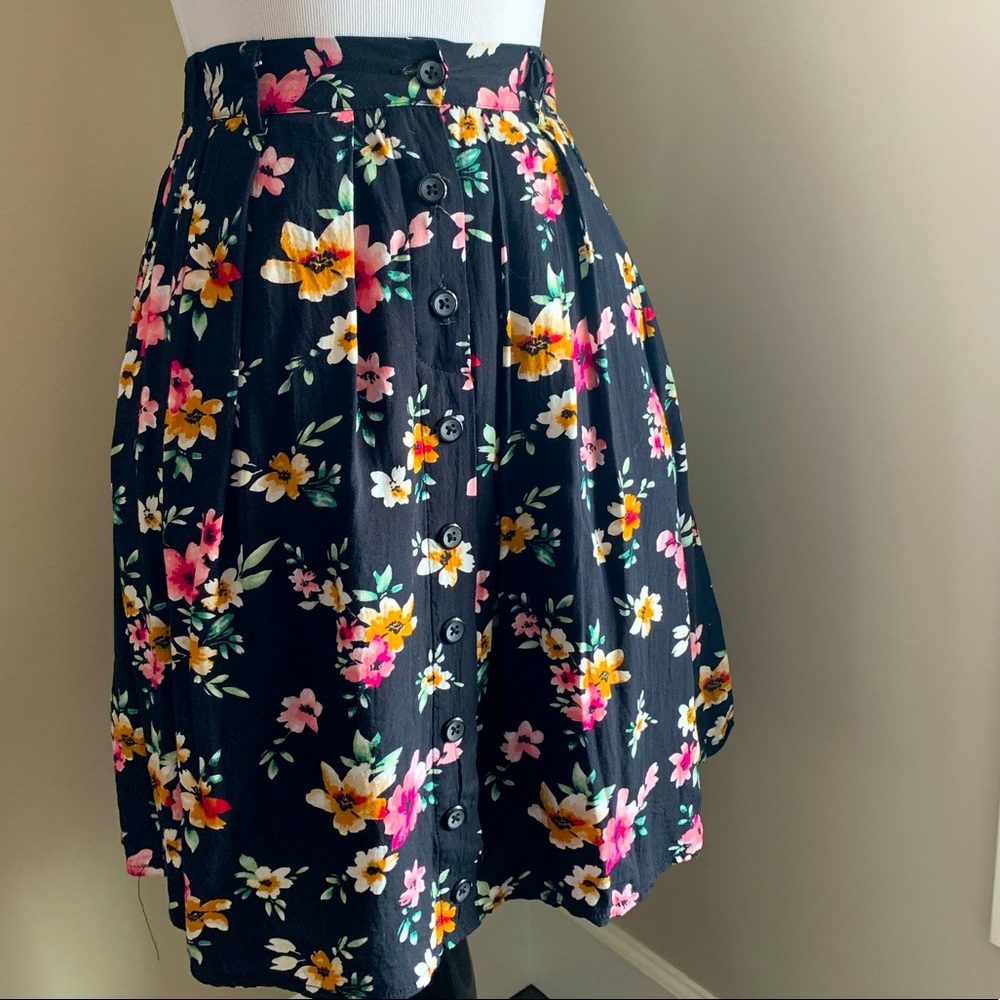 Women’s floral a-line button front skirt